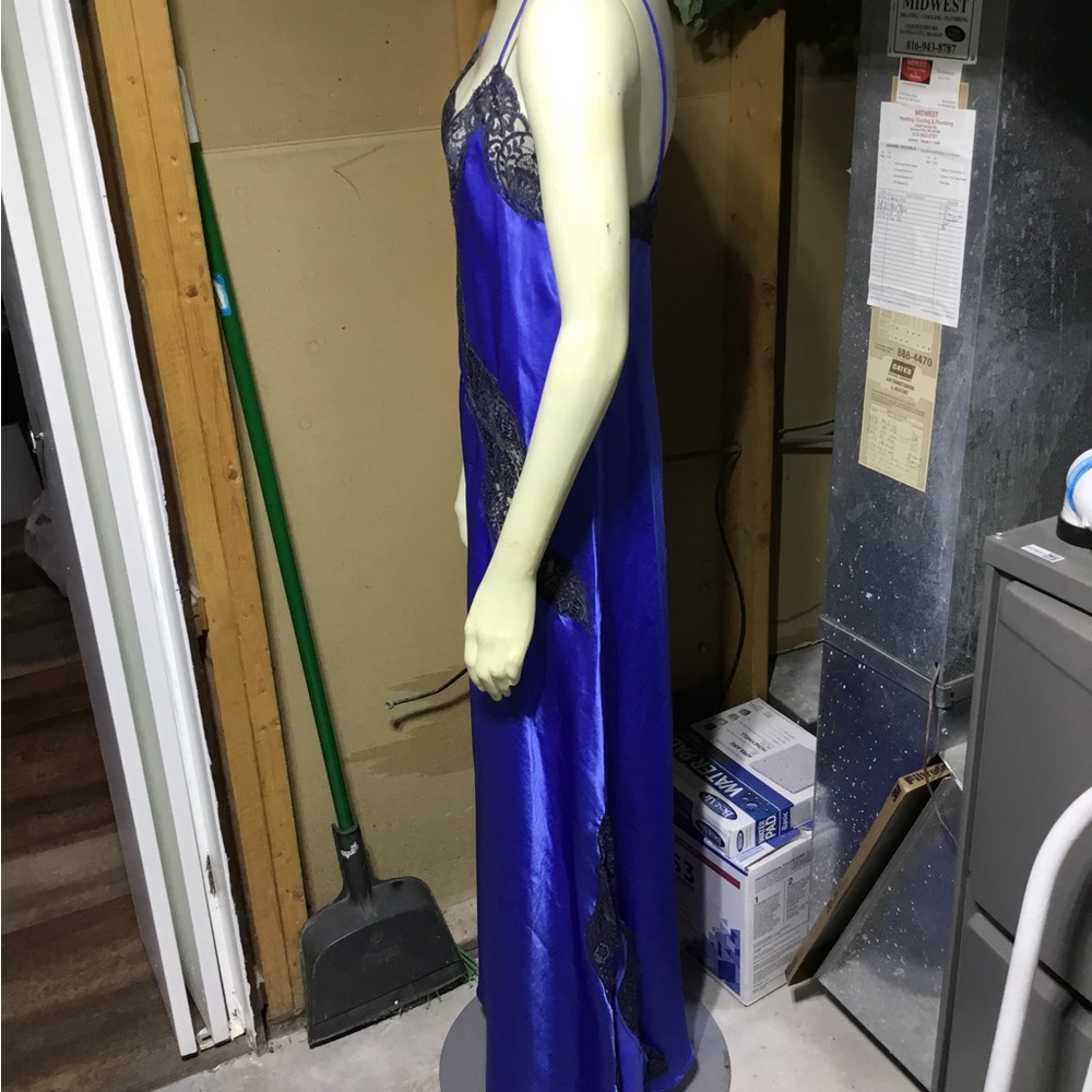 Victorian Lace Blue Purple - Picture 13 of 16